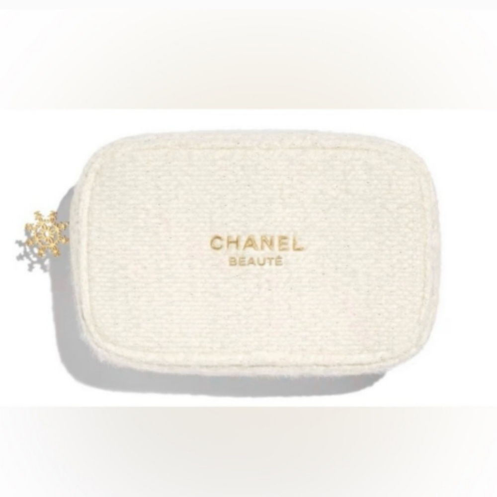 Chanel  Cosmetic Bag With Snowflake Charm New Bonus Random Beauty Items